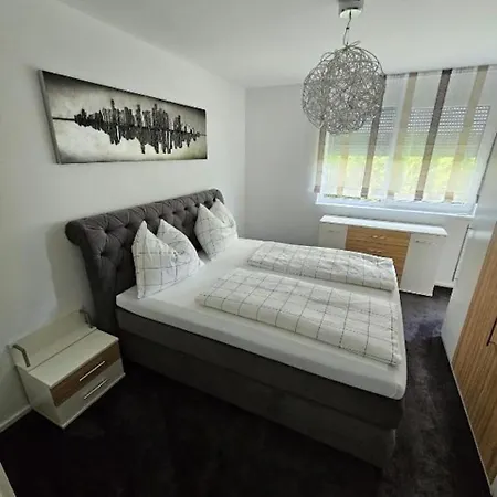 Apartment Design Mit Terrasse & Parkplatz *