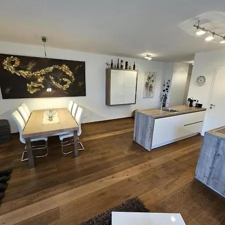 Apartment Design Mit Terrasse & Parkplatz *