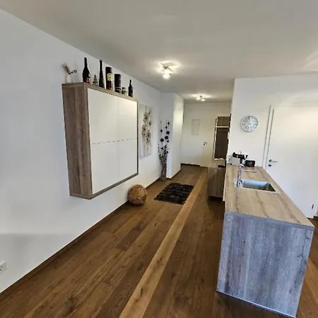 Apartment Design Mit Terrasse & Parkplatz *