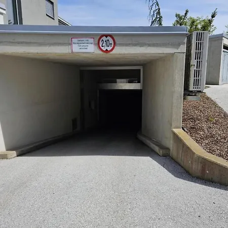 Design Mit Terrasse & Parkplatz