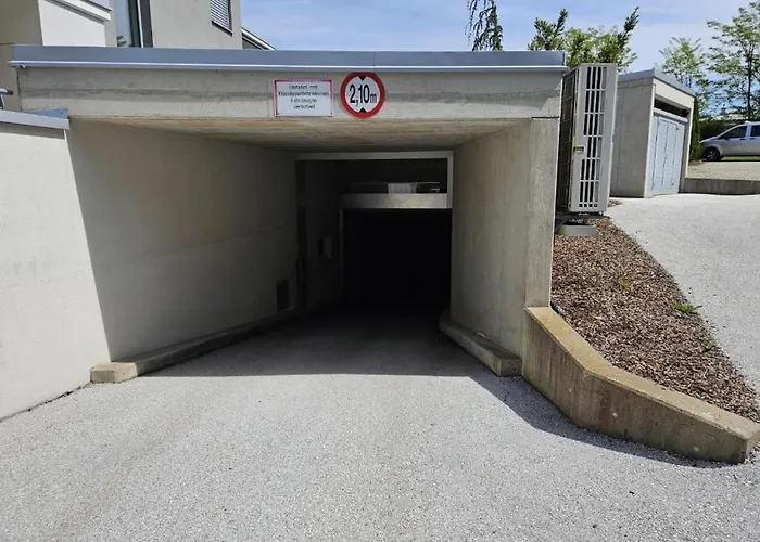 Design Mit Terrasse & Parkplatz