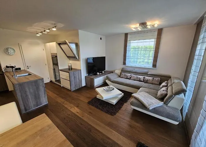 Design Mit Terrasse & Parkplatz